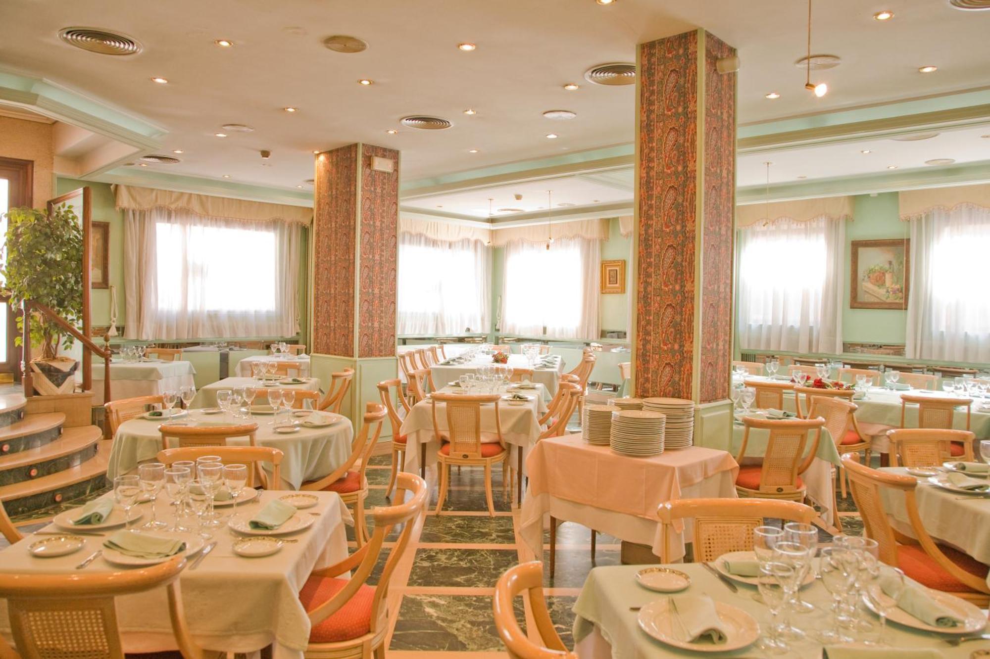 Hotel Tibur Zaragoza Nhà hàng bức ảnh